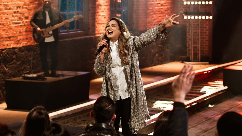 Cantora Bruna Olly