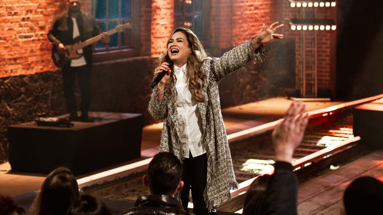 Cantora Bruna Olly