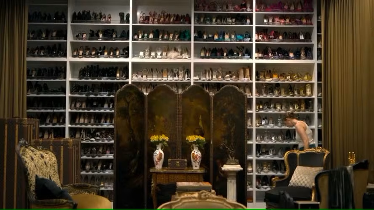 Céline Dion mostra coleção com mais de 10 mil pares de sapatos: 'Eu que faço servir'