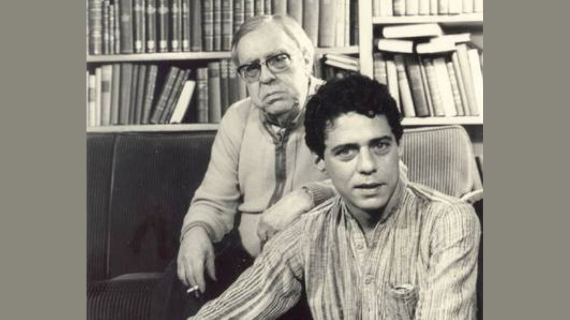 Chico Buarque posa ao lado do pai, Sérgio Buarque