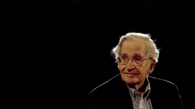 O linguista e filósofo norte-americano Noam Chomsky no Instituto de Investigação Educacional da Universidade Nacional Autônoma (UNAM), na Cidade do México