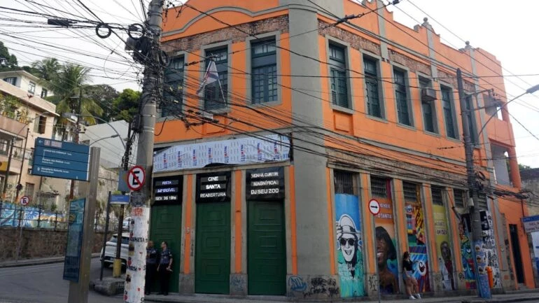 Tradicional Cine Santa Teresa, no Rio, é reinaugurado; moradores locais têm direito a ingressos a preços populares