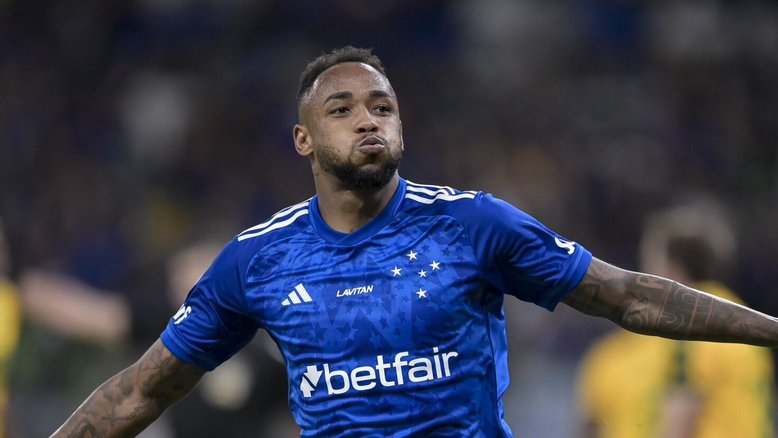 Cruzeiro sofre, mas vence o Cuiabá e sobe na tabela do Brasileirão
