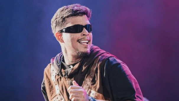 Felipe Amorim anuncia afastamento dos palcos após infecção e inflamação nos sisos