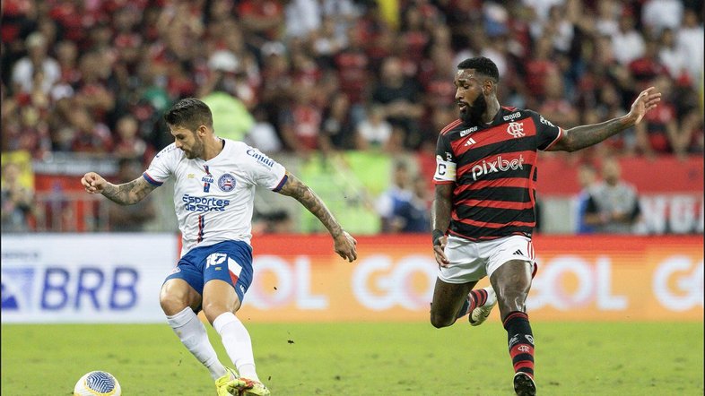 Flamengo marca no fim, vence o Bahia e assume a liderança do Brasileirão
