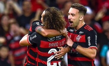Flamengo sofre, mas derrota o Cruzeiro e mantém a liderança do Brasileirão