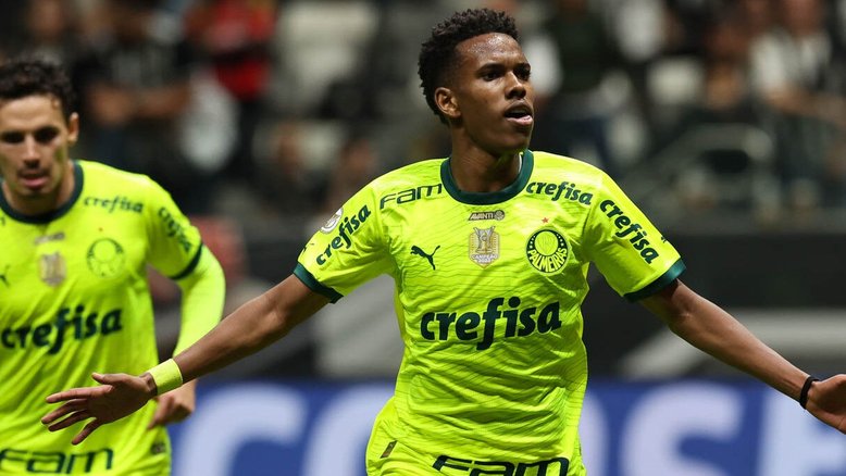 Palmeiras esquece Dudu, massacra Atlético Mineiro e encosta nos líderes do Brasileirão