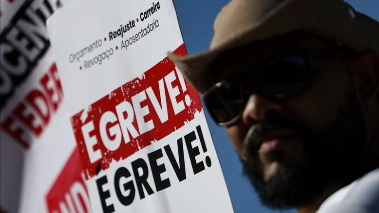 Fim da greve: professores e técnicos universitários assinam acordo