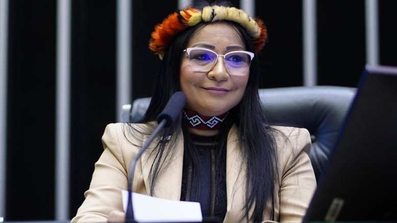 Deputada federal Silvia Waiãpi (PL-AP), cassada pelo TSE por usar verba do fundo eleitoral para pagar harmonização facial