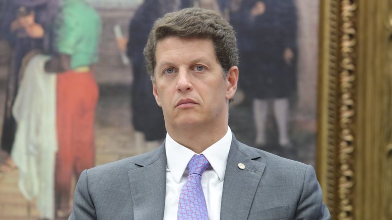 Salles elogia tentativa de golpe na Bolívia e oposição pede afastamento por quebra de decoro