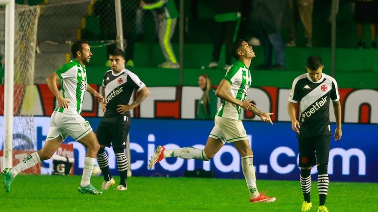 Vasco é superado pelo Juventude, se mantém entre os piores e vê crise aumentar no Brasileirão