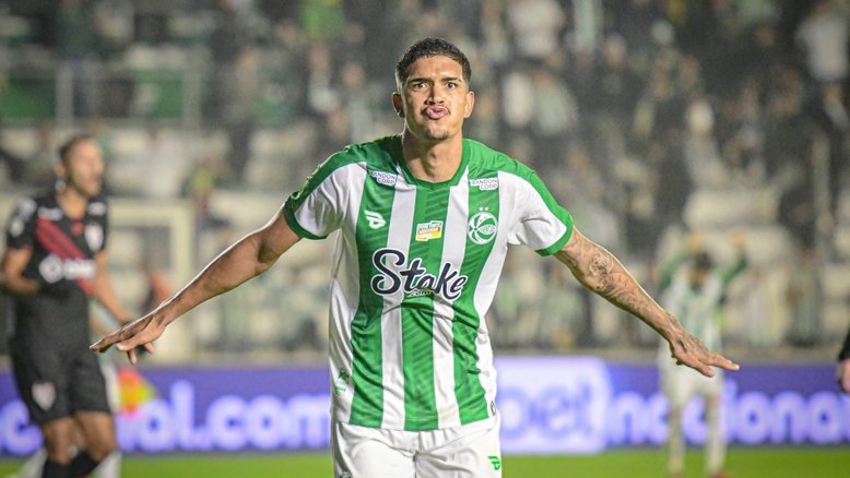 Juventude bate Atlético-GO na volta para casa e se distancia da zona da degola no Brasileiro