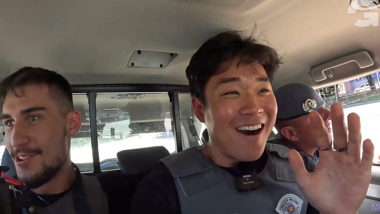 Youtuber americano entra em viatura da PM de SP e participa de perseguição