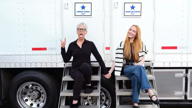 Lindsay Lohan e Jamie Lee Curtis anunciam início das gravações de 'Sexta-feira Muito Louca 2'