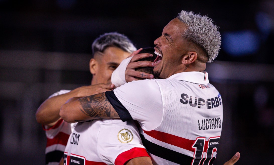 São Paulo espanta nova zebra diante do Criciúma e volta a ganhar apesar de falha de Jandrei