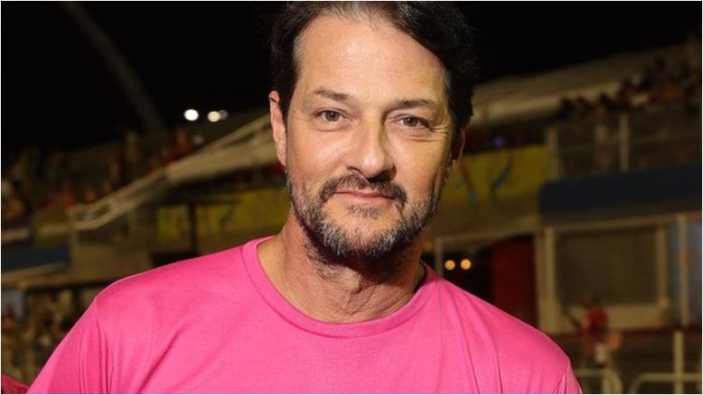 Marcelo Serrado relata nova crise de pânico e não consegue embarcar de volta para o Brasil