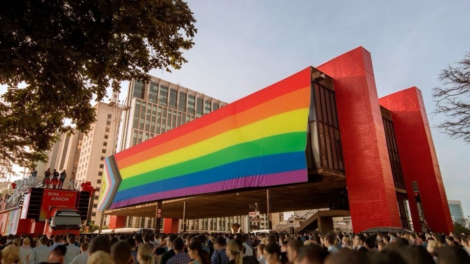 Com Masp decorado, 28ª Parada do Orgulho LGBT+ atrai multidão para a Avenida Paulista