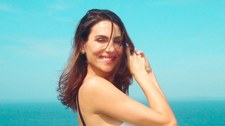 Discreta, Mel Fronckowiak exibe barriga de nova gestação, fruto do seu relacionamento com Rodrigo Santoro
