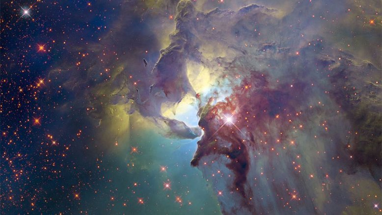 O centro da Nebulosa Laguna é um redemoinho de formação estelar espetacular. Perto do centro da imagem, vê-se pelo menos duas longas nuvens em forma de funil, cada uma com cerca de meio ano-luz de comprimento. Elas se formaram em função dos ventos estelares extremos e da intensa luz estelar energética. A estrela brilhante Herschel 36 ilumina a área. Vastas paredes de poeira escondem e avermelham outras jovens estrelas quentes. À medida que a energia destas estrelas é derramada na poeira e no gás frio, criam-se grandes diferenças de temperatura, o que gera ventos cortantes. A Nebulosa Laguna, também conhecida como Messier 8 ou M8, fica a cerca de 5 mil anos-luz de distância, na direção da Constelação de Sagitário