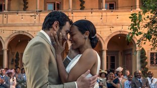 Os atores Zoe Saldana e Eugenio Mastrandrea são protagonistas da série "Recomeçar"