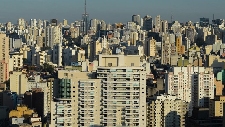Tempo quente e seco permanece em São Paulo, fim de semana pode trazer alívio