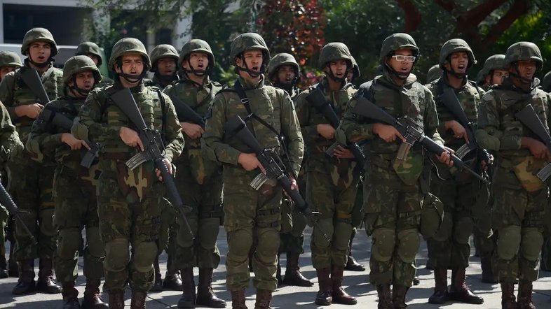 Forças Armadas do Brasil estudam permitir alistamento de mulheres