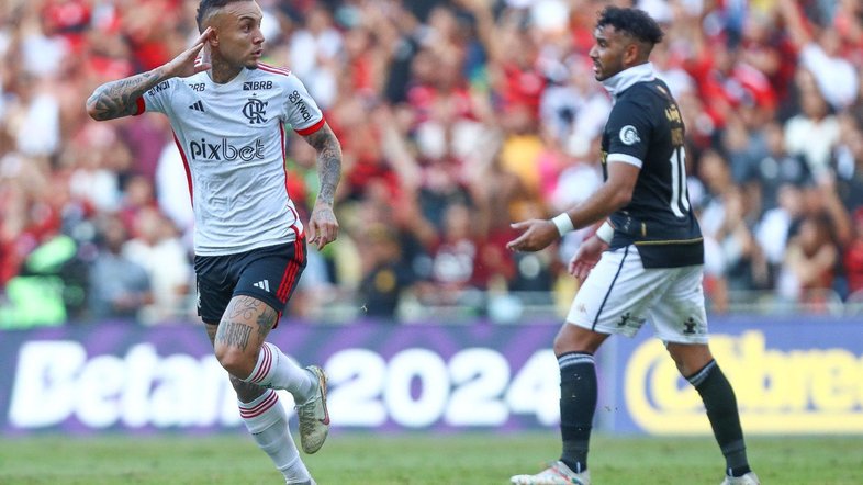 Flamengo atropela Vasco por 6 a 1 e assume liderança do Brasileirão