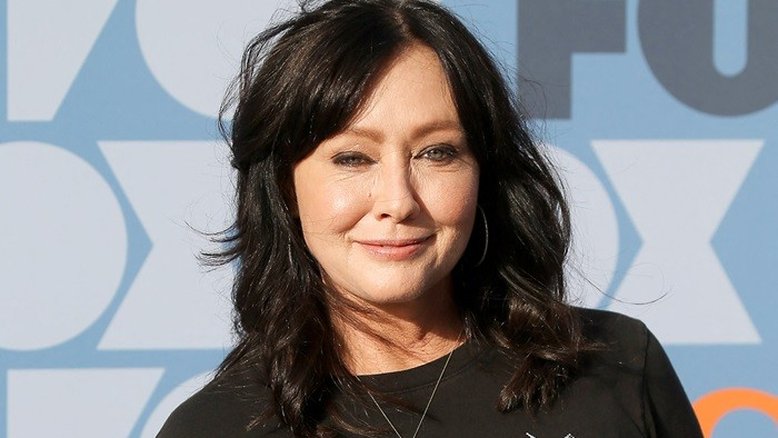A photograph taken on August 7, 2019 shows US actress Shannen Doherty attending the FOX Summer TCA 2019 All-Star Party at Fox Studios in Los Angeles. US actress star of 'Beverly Hills: 90210' Shannen Doherty has died at the age of 53 after battling with cancer since 2015. (Photo by Michael Tran / AFP)