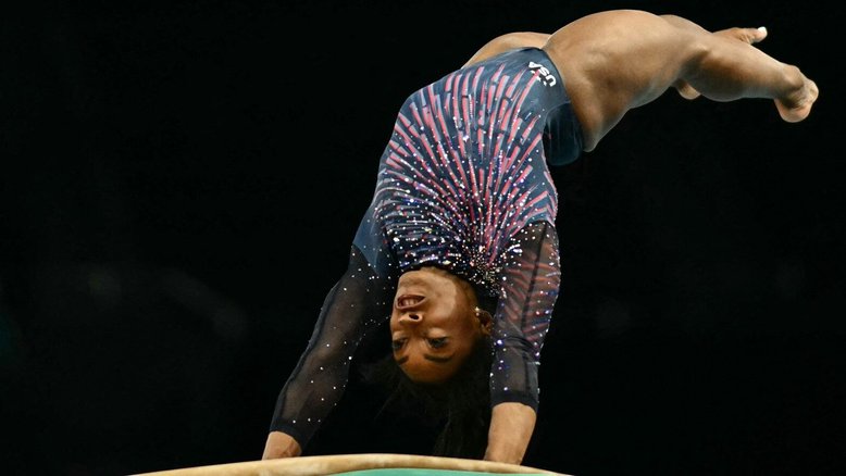 Paris 2024: Simone Biles crava salto impressionante em treino do pódio e viraliza; veja o vídeo