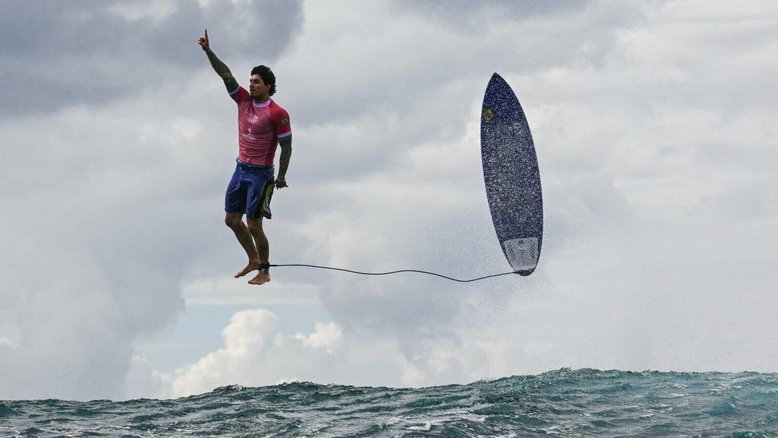 Adversário de Gabriel Medina, Jack Robinson polemiza nas redes sociais ao 'imitar' clique viral