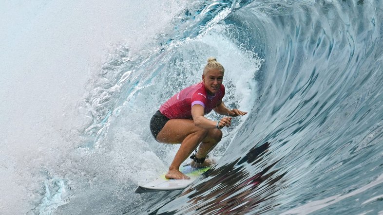 Paris 2024: Tatiana Weston-Webb avança às semifinais do surfe feminino; Luana é eliminada