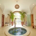 Fotos: veja resort das girafas, com diárias de até R$ 34 mil, onde Deborah Secco passa férias