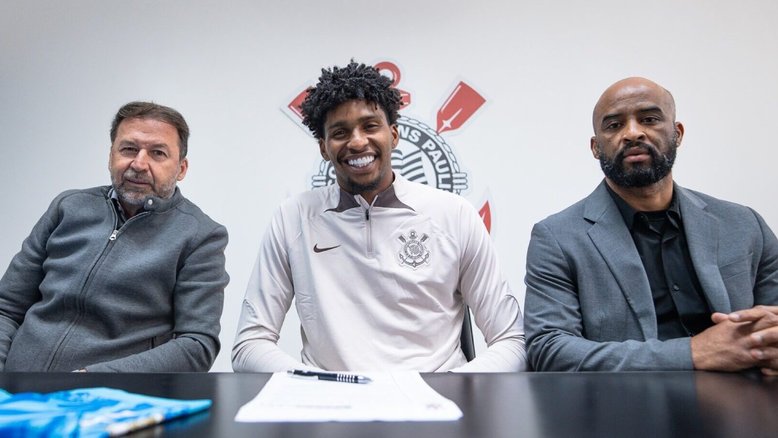 Goleiro Hugo Souza fecha até o fim do ano e é primeiro reforço do Corinthians para 2º semestre