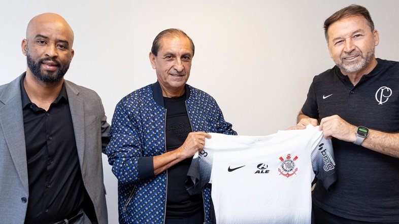 Corinthians anuncia argentino Ramón Díaz como novo técnico