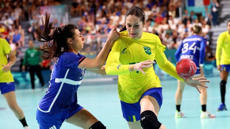 Brasil erra muito no ataque e perde para a França no handebol feminino em Paris 2024