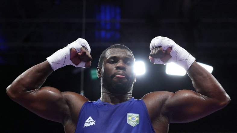 Wanderley Pereira vence no boxe e vai dar 'revanche' para ucraniano no duelo pelo pódio