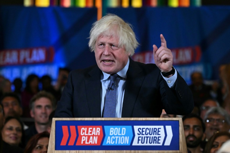 Boris Johnson tenta socorrer os conservadores diante da provável derrota para os trabalhistas