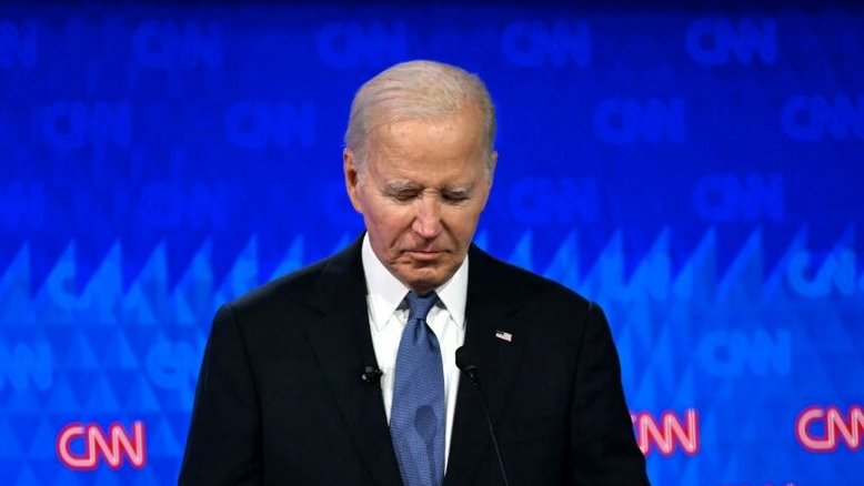 Biden está passando vergonha e precisa desistir da disputa à presidência, diz The New York Times em editorial