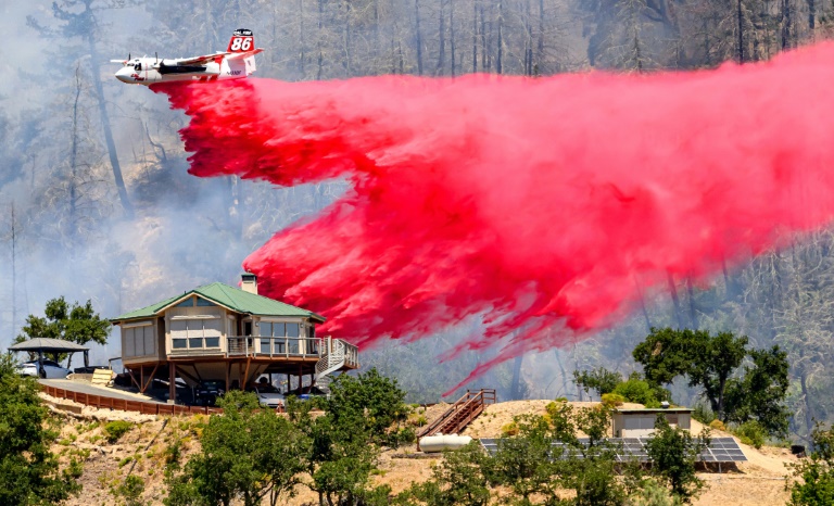 Novo incêndio fora de controle obriga mais evacuações na Califórnia