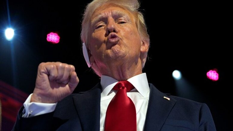 Trump comemora desistência de Biden: 'Não serve para ser presidente'