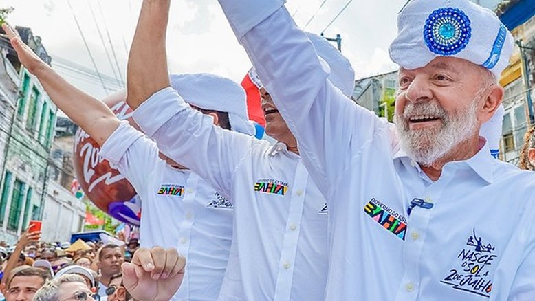 Presidente da República, Luiz Inácio Lula da Silva, durante Caminhada do Dois de Julho, no Largo da Soledade. Salvador - BA.
