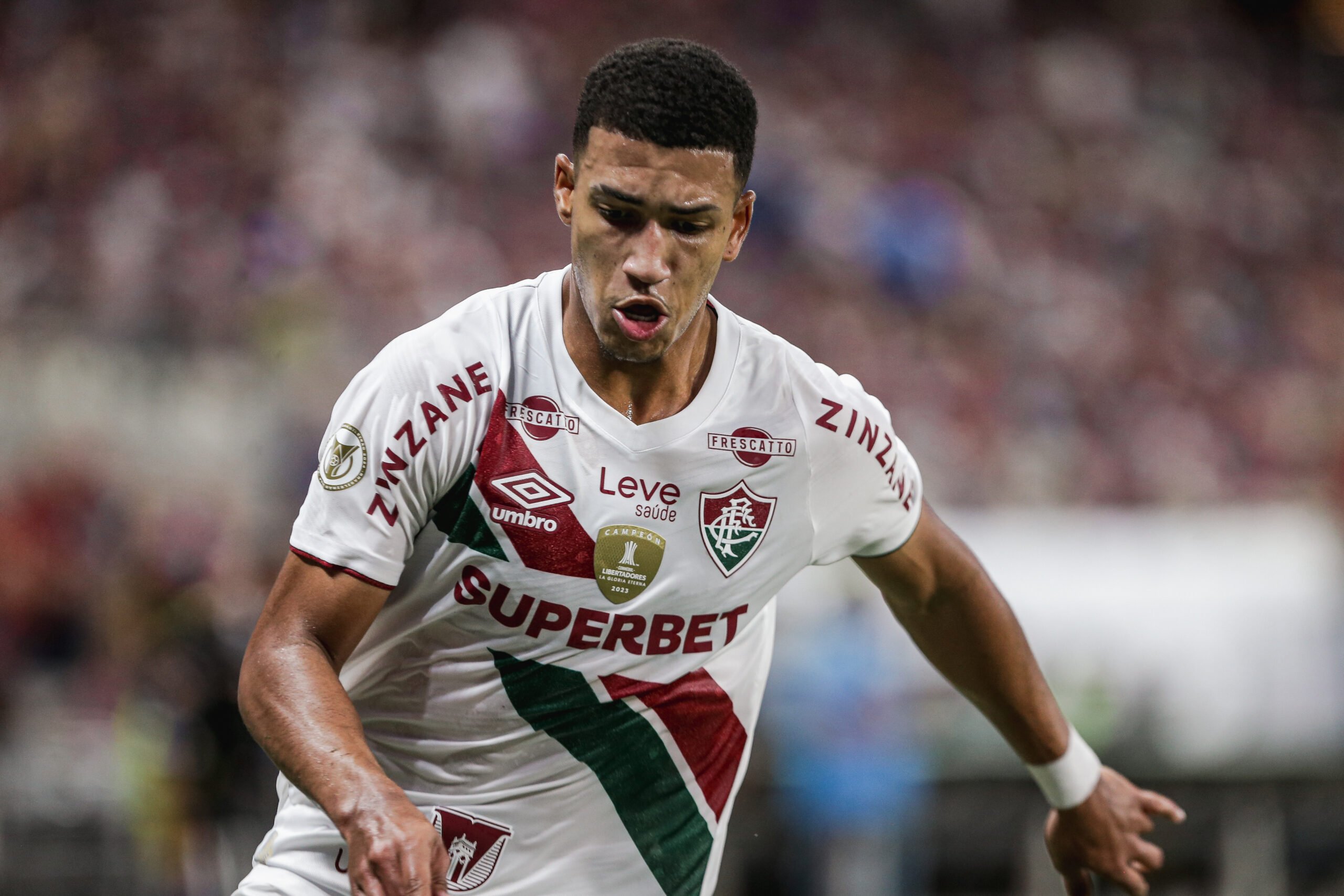 Fluminense busca o empate contra o Criciúma no fim e pontua pela 1ª vez como visitante