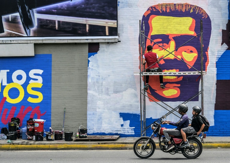 Maduro 'toma' a Venezuela no início de uma campanha presidencial incerta
