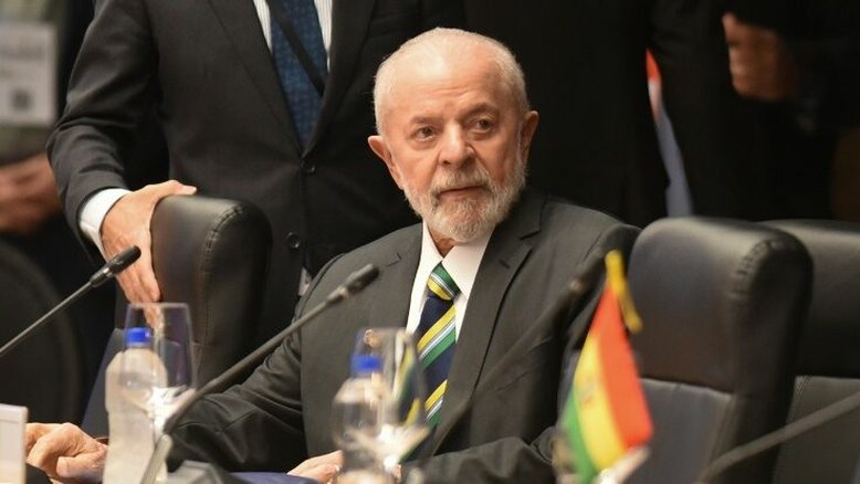 Lula se reúne com embaixador do Brasil na Argentina para 'repassar' relação bilateral