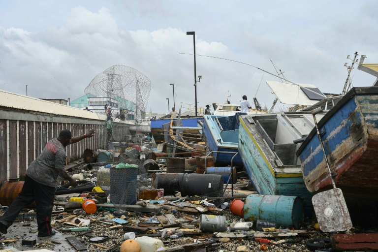 Beryl avança pelo Caribe como furacão de categoria 5