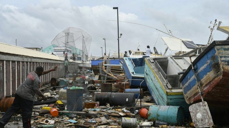 Furacão Beryl deixa sete mortos no Caribe, mas se enfraquece em direção à Jamaica