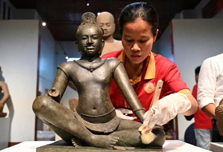 Museu de Nova York devolve obras de arte Khmer ao Camboja