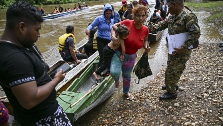 Cai o número de migrantes que atravessam selva panamenha