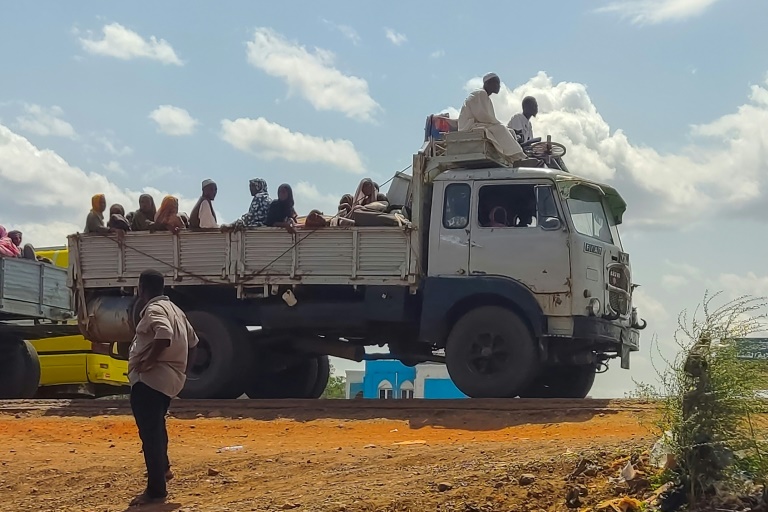 Mais de 55 mil pessoas fogem de cidade atingida por combates no Sudão