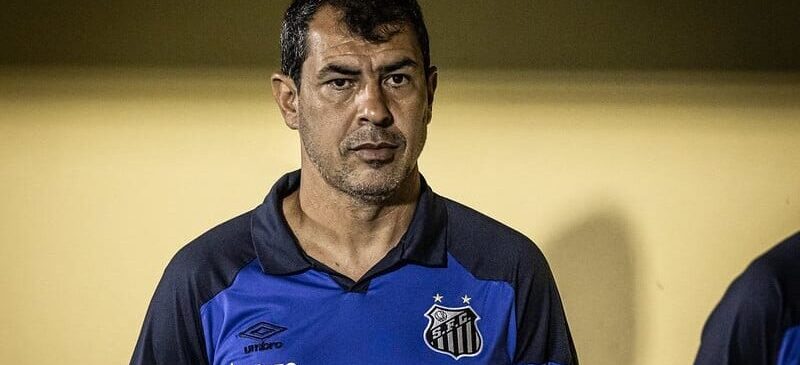 Carille diz que Santos tem lista de reforços definida para a Série B: 'Até cinco jogadores'